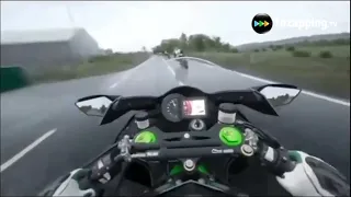 Tozapping.tv Desafía los Límites Carreras Extremas de Motos en Carreteras Mojadas
