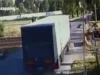Tozapping.tv Increíble suceso Camión sobrevive tras ser arrollado por tren en paso a nivel