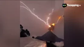 Tozapping,tv Impactante Rayo Impacta en Volcán en Erupción Detalles de la Explosión del Volcán Fuego en Guatemala